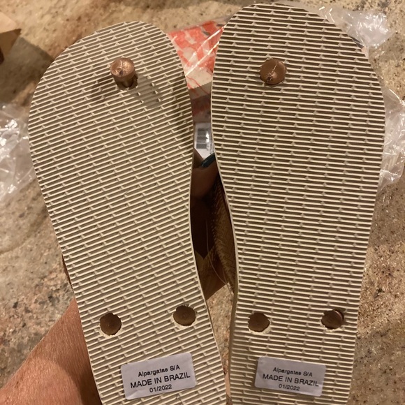 Brand new Havaianas flip flops - Picture 3 of 3